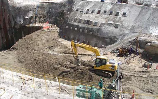 Terraplenagem para implantação da Linha 4-Amarela — Metrô/SP