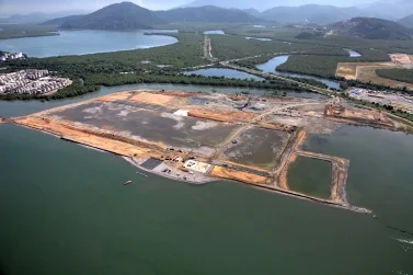 Terraplenagem para implantação do Terminal Embraport — Santos/SP